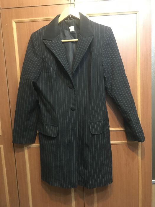 Платья разные 48 - 50 р, костюмы