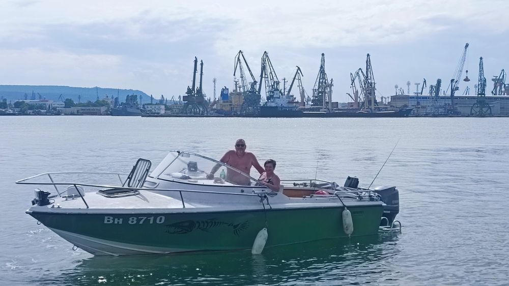 Продавам лодка напълно оборудвана  готова за експлоатация