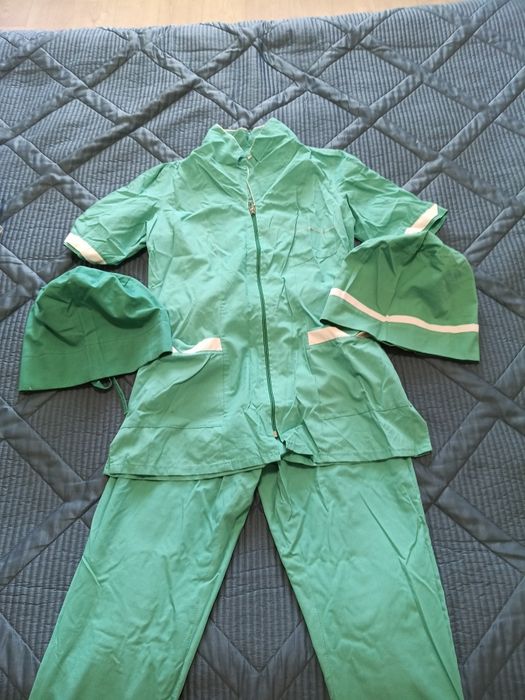 Продаю медицинский халат 42 размер