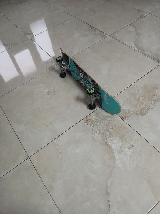 Vând skateboard nou