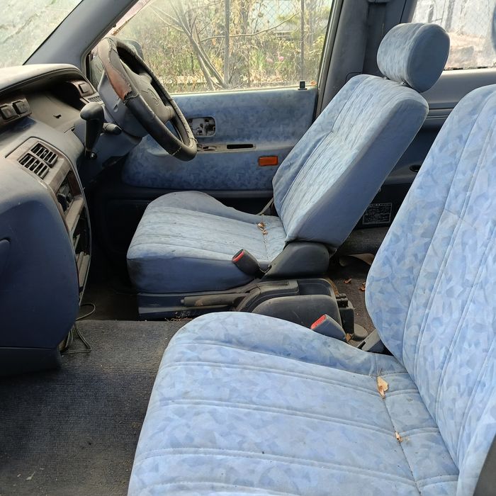 Продам  тойту ноах на запчасти