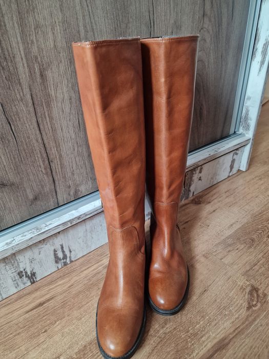 Продавам високи ботуши