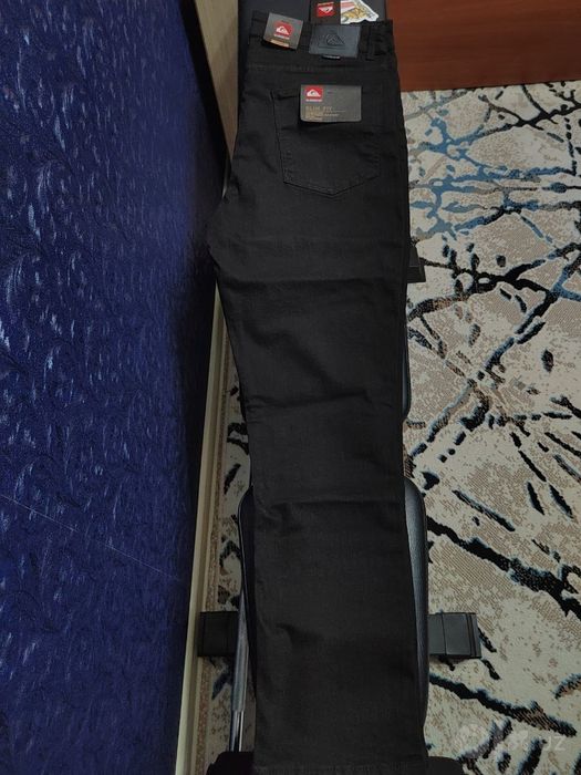 Джинсы Quiksilver slim fit. p34\32.