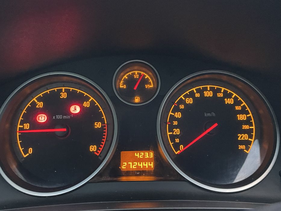Vând Opel Zafira!