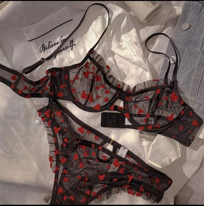 Женское бельë разных видов