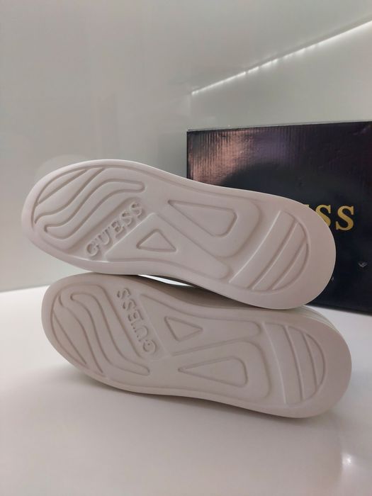 Оригинални сникъри GUESS, 39 номер