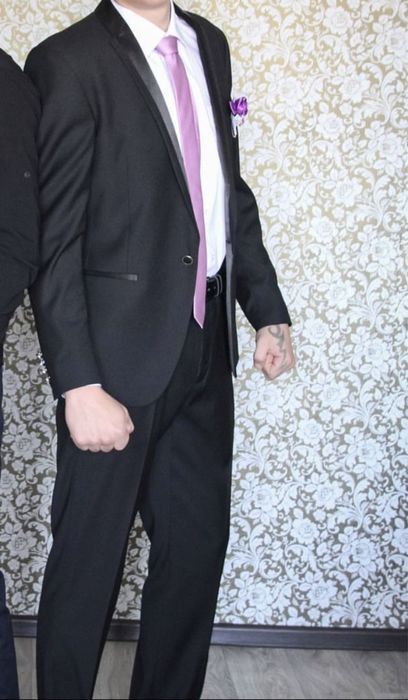 Продам костюм в идеальном состоянии