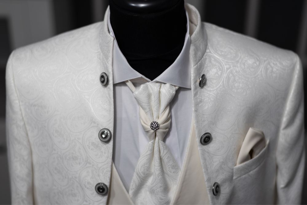 Costum alb elegant de mire