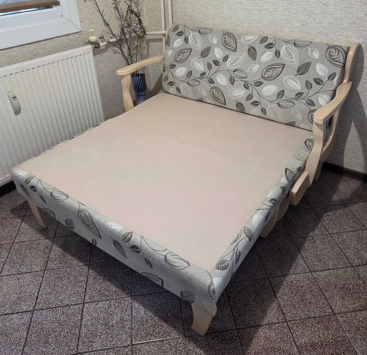 Продавам диванче