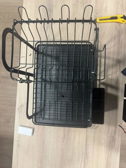 Неръждаем сушилник за съдове с оттичане на водата