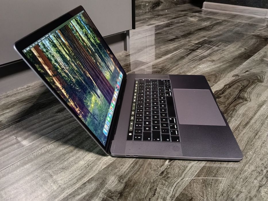 Apple MacBook Pro Retina Touchbar
