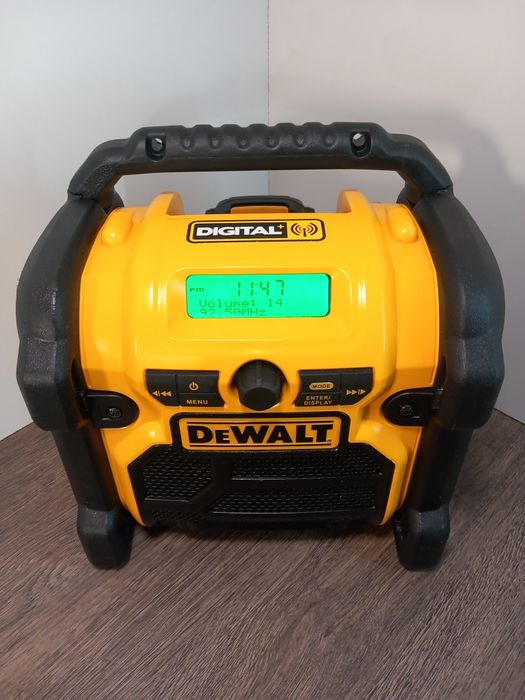 Vând boxă portabilă de șantier Dewalt
