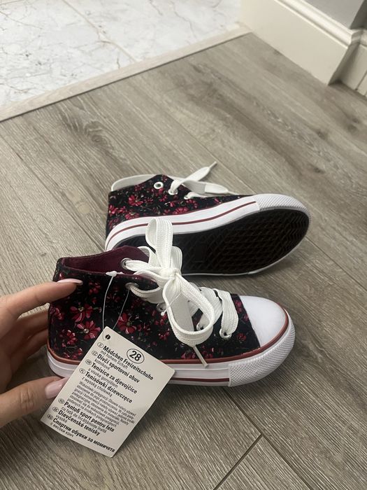 Продам детские ботиночки