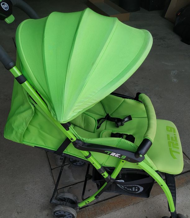 Продам прогулочную каляску