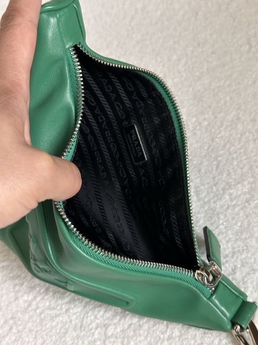 Кожаный клатч Prada