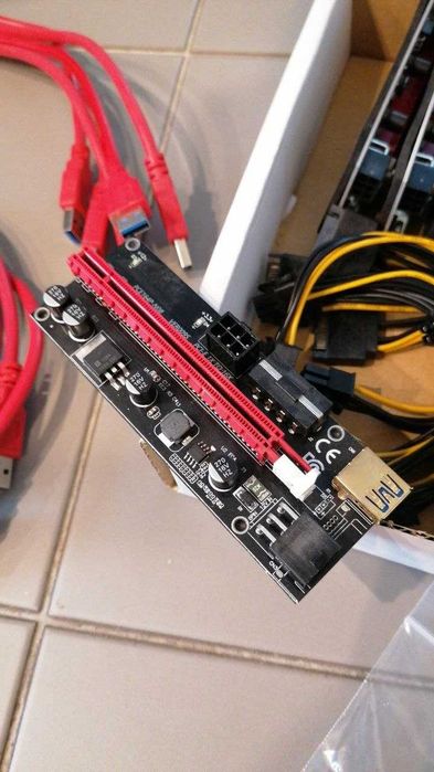 Risere PCIe pentru plăci video (aprox. 80 bucăți) - curate, fără praf