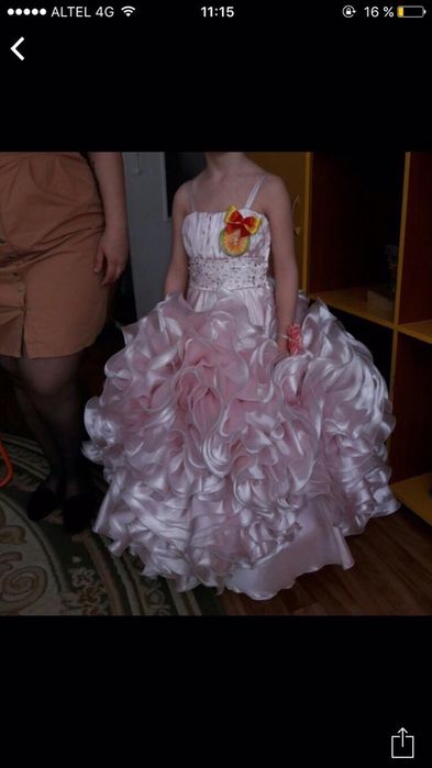 Продам платье на выпускной для девочки
