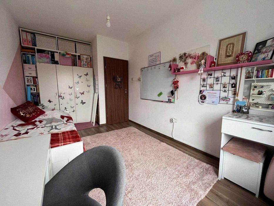 Vand ½ duplex in Ghiroda, 4 Camere, zona excelenta, 2 Locuri de Parcare și Aer Condiționat – 180.500 - usor negociabil