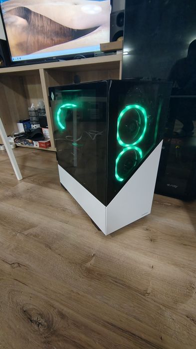 Vand calculator gaming  Ryzen 7 5700x, 32gb ddr4, rx6800 16gb,  1tb m2