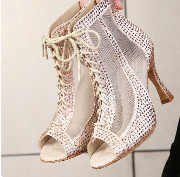 Обувки за латино танци (подходящи за салса, бачата, кизомба и други)