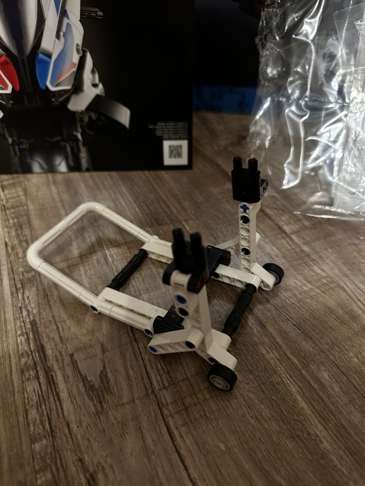 LEGO technic BMW M1000RR 42130