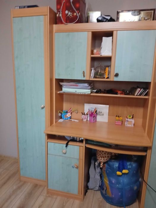 Секция с гардероб , шкафове и бюро + 2 бр. легла