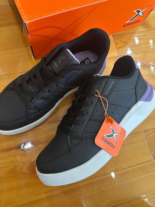 Акция, продается кроссовка