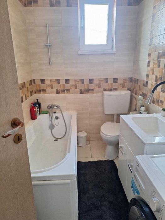 Vand apartament 2 camere in Cartierul latin(zona de case)