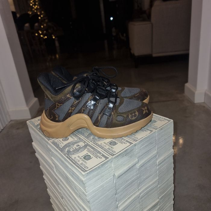 Дамски маратонки Louis Vuitton с монограм принт и масивна подметка.