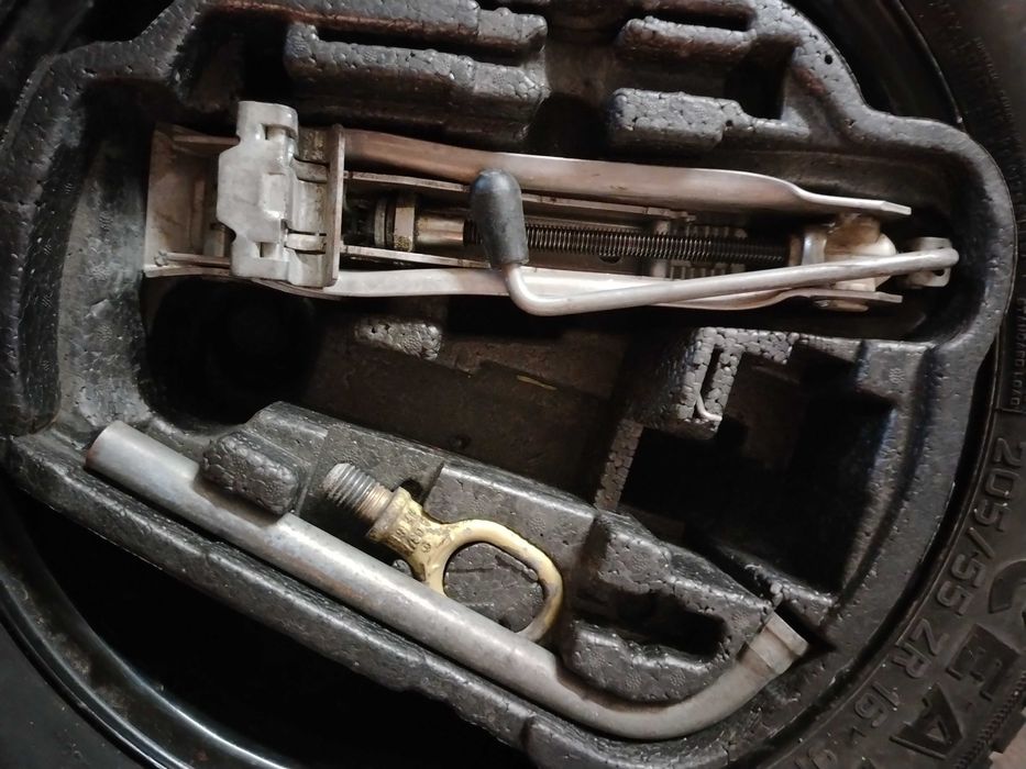 Спортен филтър голф 4/ резервна гума с крик