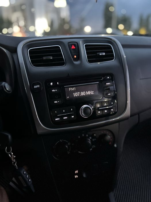Renault Sandero продам 2014г