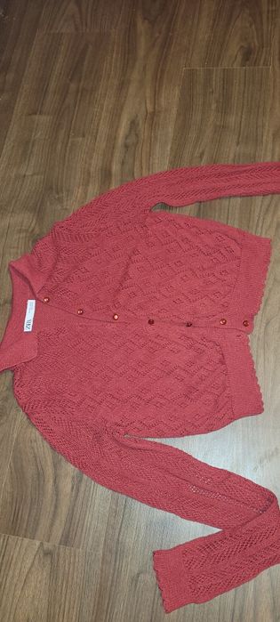 Sfeter Zara, M, 28, vișiniu - 30 de lei