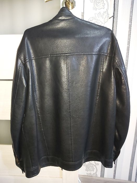Кожаная куртка 54 размер.