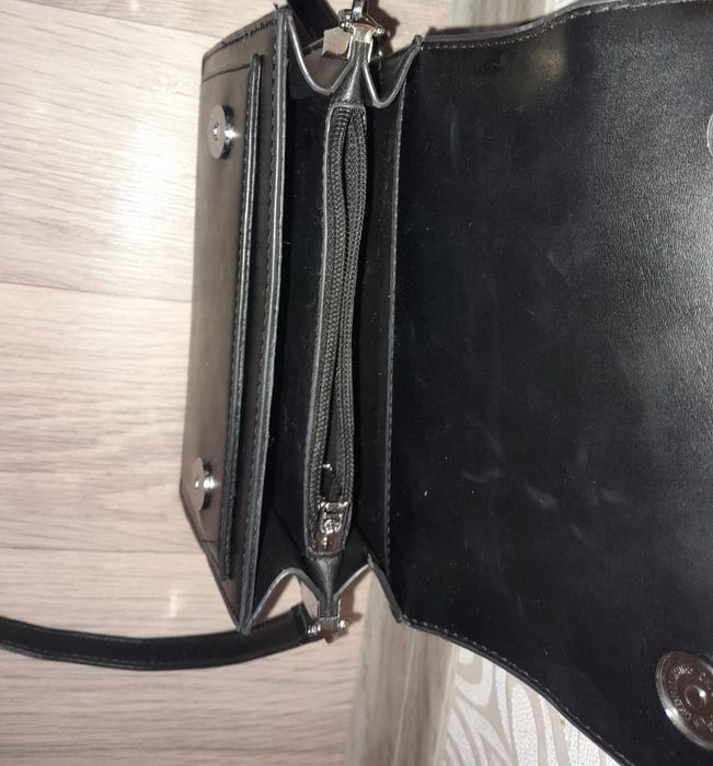 Сумка маленькая.