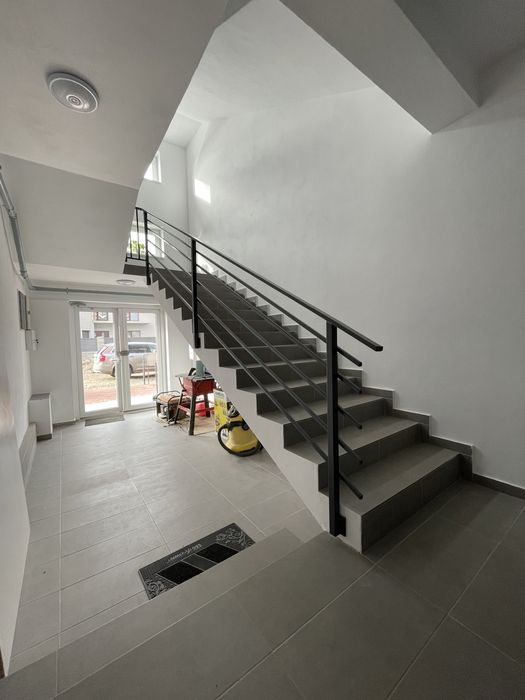 Porti, panou gard, scari, usi, balustrazi, balcoane, bancuri de lucru