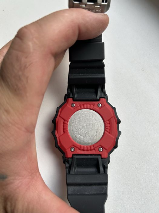 Vand doua ceasuri g-shock solare