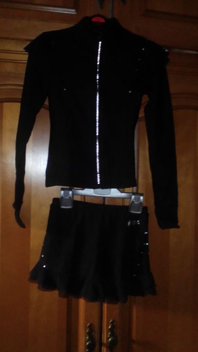 Тренировочный костюм для фигуристки