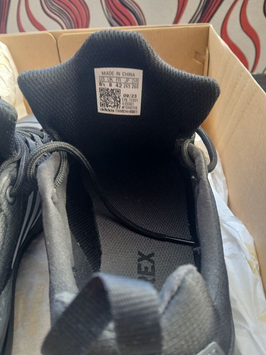 Продавам маратонки аdidas terrex