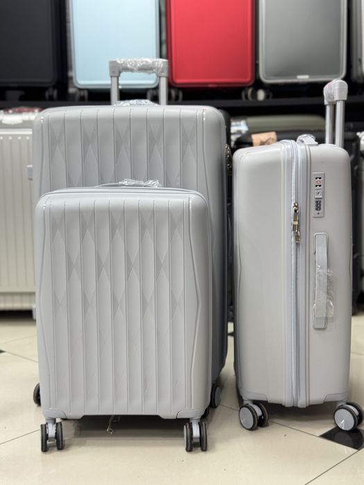 Супер скидка на средние чемоданы из полипропилена