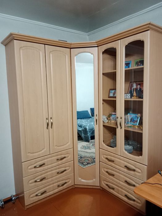 Продам Угловой шкаф