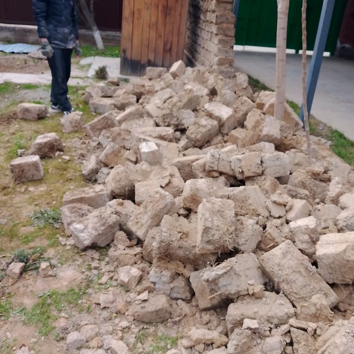 Кірпіштер тегін алып үлгеріңіздер