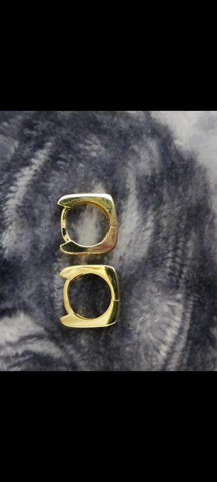 Продам золотые серьги, стильные