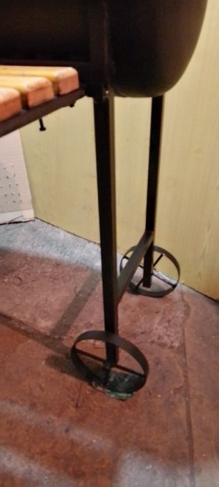 Опушвач на дърва и дървени въглища;BBQ с крачета от шевна машина.