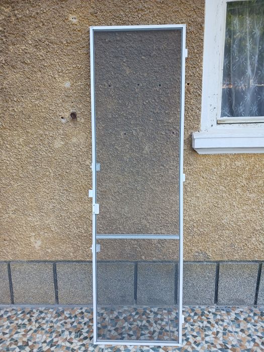 Комарници,На 1 сезон ,нови направени от здрави, качествени материали.