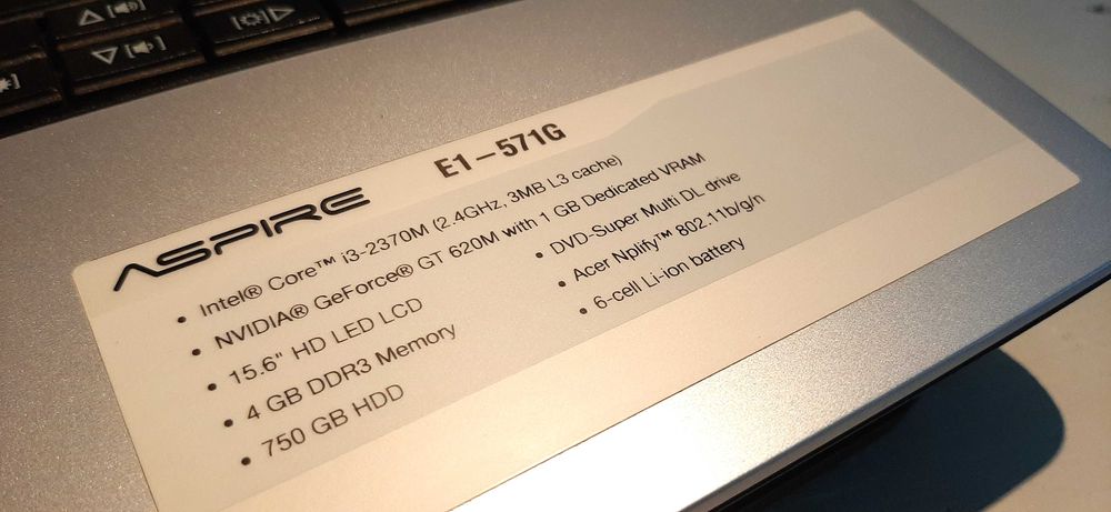Acer Aspire E1-571G (i3 / NVIDIA GT 620M / 750GB) + Оригинално зарядно