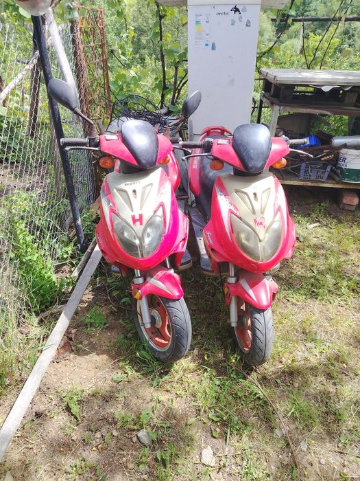 Vând două scutere 50cc