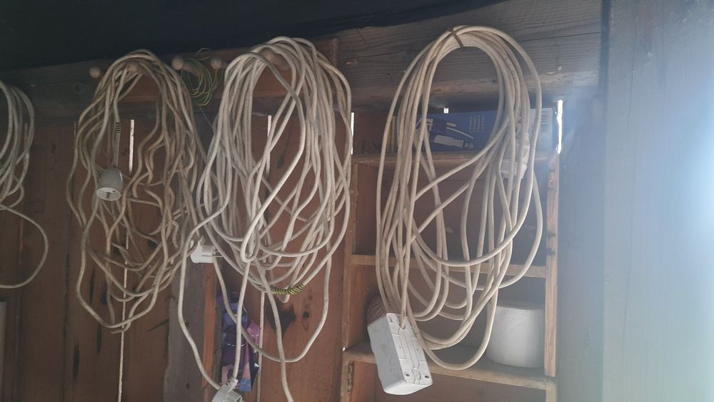 Cabluri prelungitoare 1,5x3, de cate 15 M fiecare la 29 ron