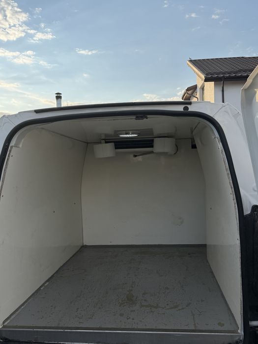 Primul proprietar in Romania!Vand peugeot partner maxi frigorific(0-4 grade)