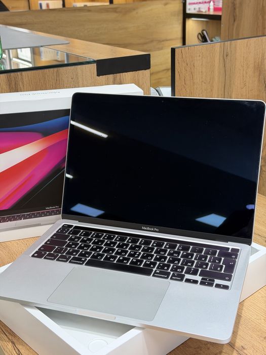 Macbook Pro чип М1 8/256гб ssd