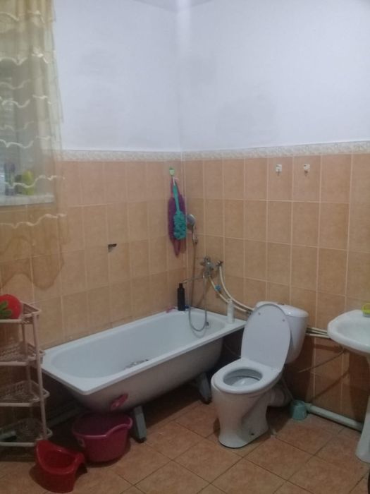 Продам двух этажный теплый дом